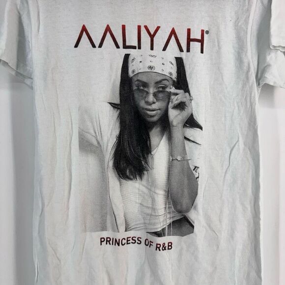 Aaliyah Womens White Concert R&B Singer Music Classic Graphic T-Shirt Small - Picture 2 of 6